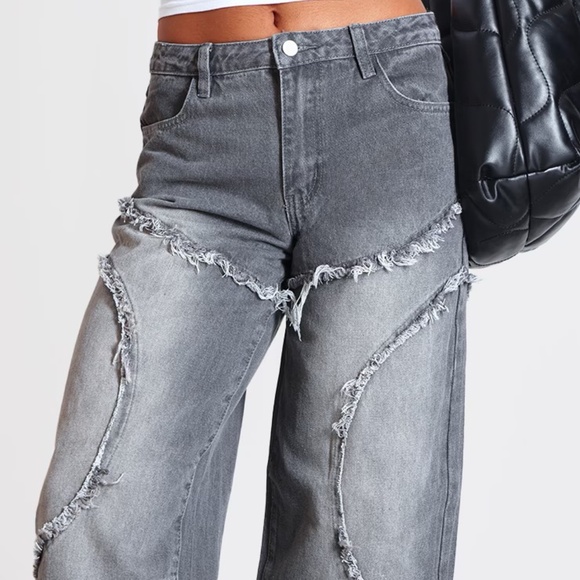 💋 FRAYED JEANS *NEW w/Tags Size 4 - Picture 2 of 8